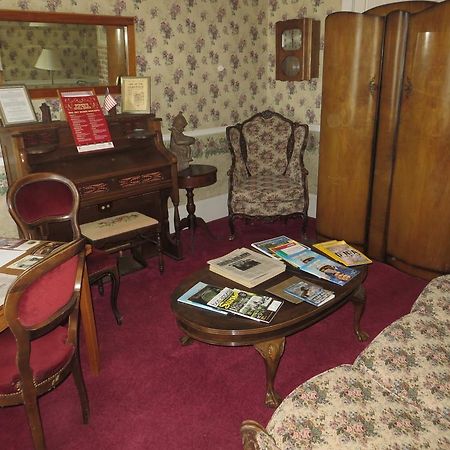 Edith Palmer'S Country Inn, Historical Bed & Breakfast Virginia City Exterior photo