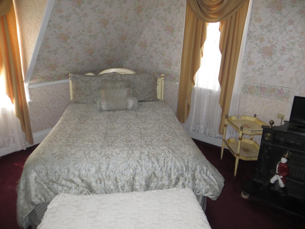 Edith Palmer'S Country Inn, Historical Bed & Breakfast Virginia City Exterior photo