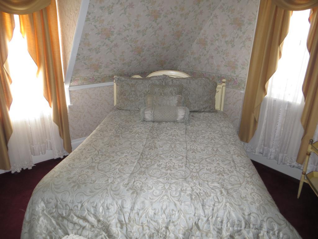 Edith Palmer'S Country Inn, Historical Bed & Breakfast Virginia City Exterior photo