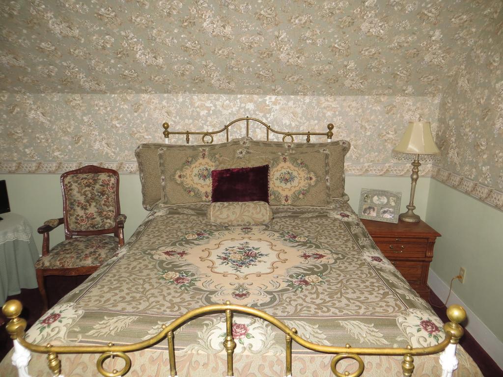 Edith Palmer'S Country Inn, Historical Bed & Breakfast Virginia City Exterior photo