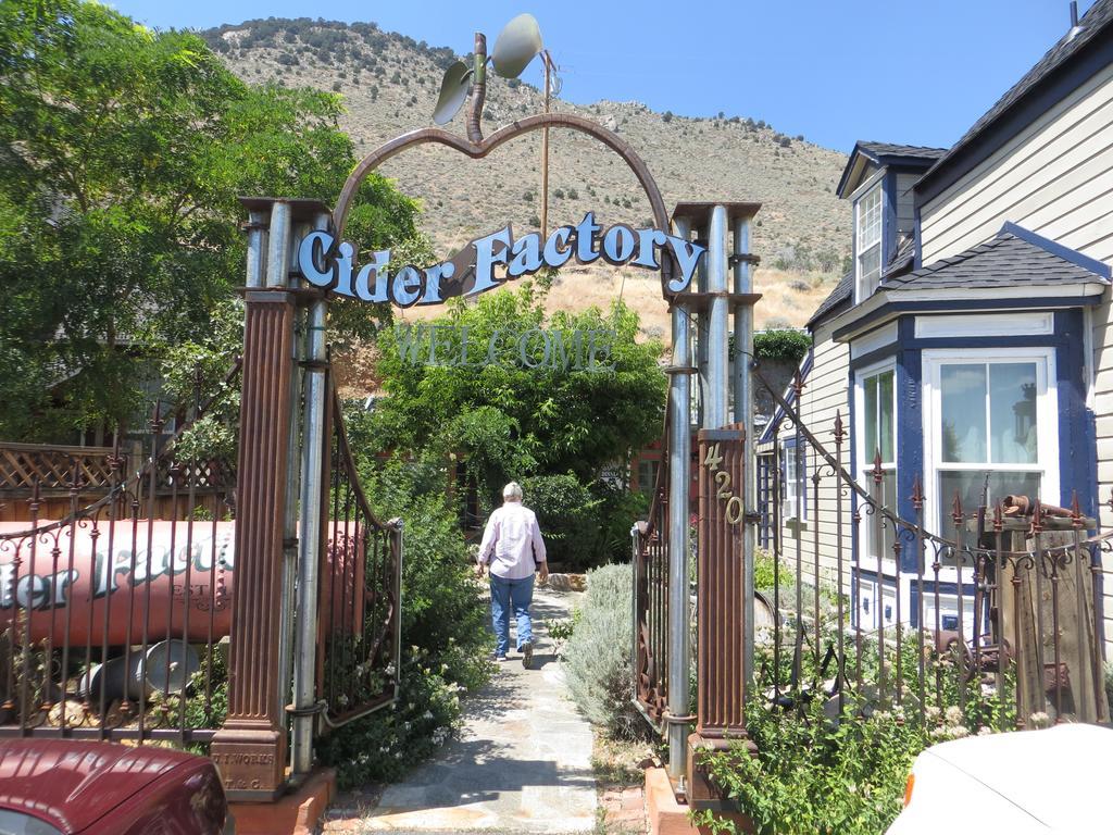 Edith Palmer'S Country Inn, Historical Bed & Breakfast Virginia City Exterior photo