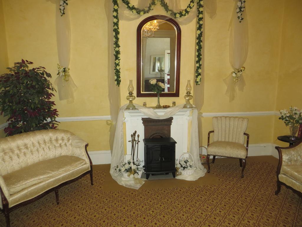 Edith Palmer'S Country Inn, Historical Bed & Breakfast Virginia City Exterior photo