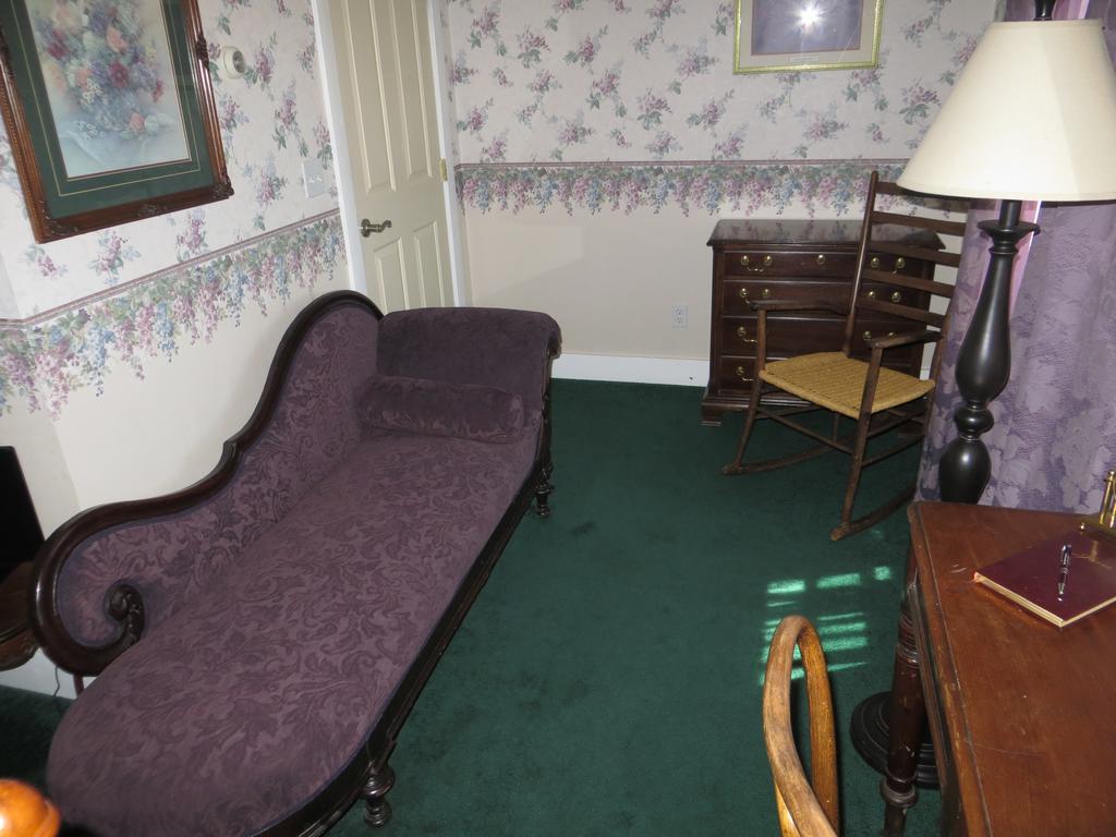 Edith Palmer'S Country Inn, Historical Bed & Breakfast Virginia City Exterior photo